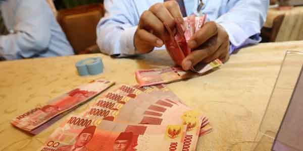 IHSG Lengser Dari Rekor, Rupiah Mulai Bangkit