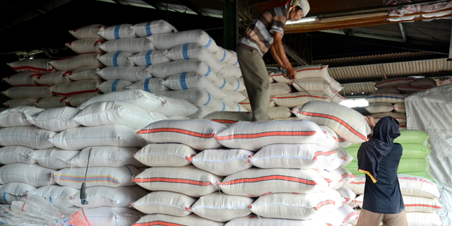 Turunkan Harga Berasdi Jabodetabek, Bugolg Gelar Operasi Pasar 2 Minggu
