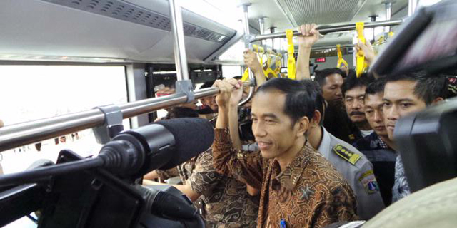 Habis Rapat, Jokowi Ungkap Kekesalannya Soal Transportasi Massal Tak Kunjung Terwujud