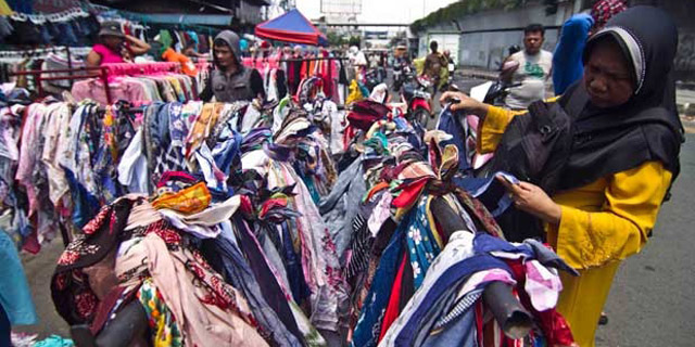 Pemerintah Ancam Denda Rp 5 Miliar Bagi Penjual Pakaian Bekas