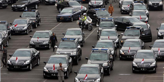 Kenaikkan Uang Muka Mobil Dinas Sebagai Balas Budi Jokowi?