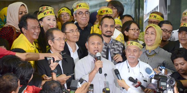 Aktivis dan Mahasiswa Dukung Bambang Widjojanto di Arena Car Free Day