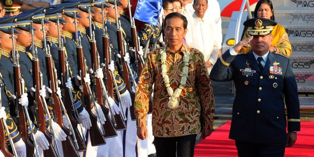 Segera Tiba di Tanah Air, Jokowi Diharapkan Sudah Punya Solusi Atasi Konflik KPK-Polri