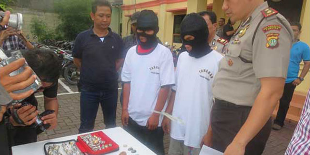 Dua Pencuri Batu Akik Dibekuk Polisi