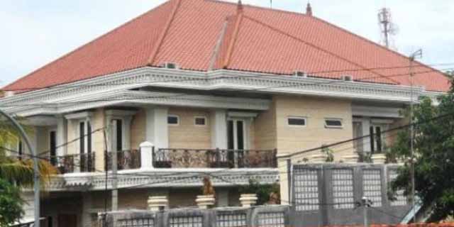 Salah satu rumah Fuad Amin yang disita KPK. (Foto: BeritaPrima/dok)