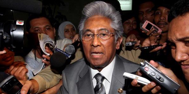 Hukuman Anas Diperberat, Adnan Buyung Minta MA Objektif