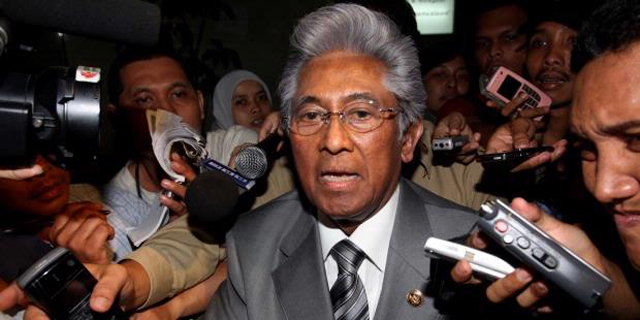 Adnan Buyung Bantah Ada Anaknya Ditangkap Karena Narkoba