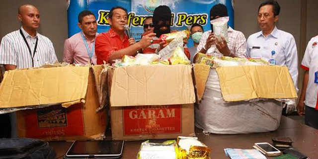 BNN Bekuk WN Pakistan Pembawa 15 Kg Sabu Di Kardus Ikan Asin