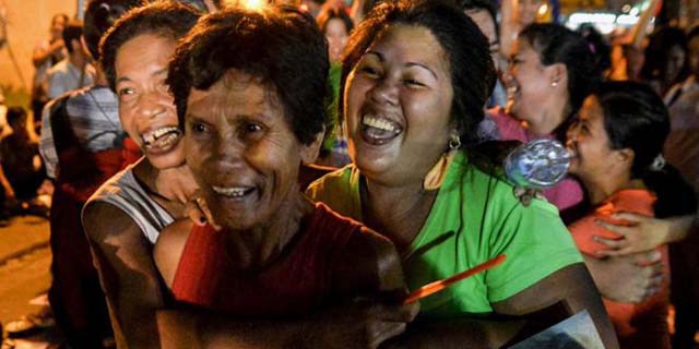 Keluarga Mary Jane menyambut gembira keputusan penundaan eksekusi mati terhadap wanita asal Filipina tersebut.