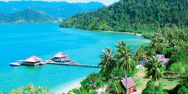 Indahnya Laut Biru Kawasan Pantai Mandeh di Sumatera Barat