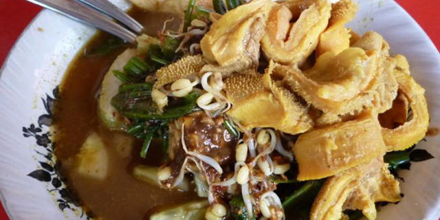 Segarnya Sayur dan Soto Dalam Menu Rujak Soto Khas Banyuwangi