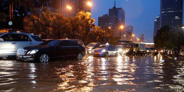 Hati-Hati, Kawasan Thamrin Tergenang Hingga 40 Centimeter
