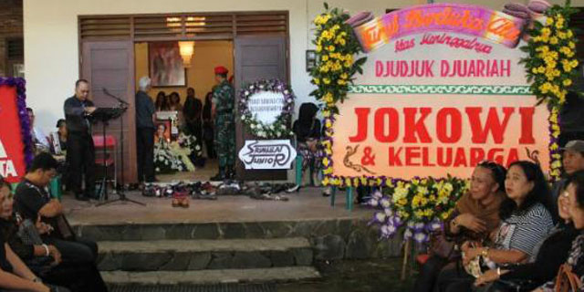 Karangan Bunga Jokowi Nampak di Rumah Duka Djudjuk Srimulat