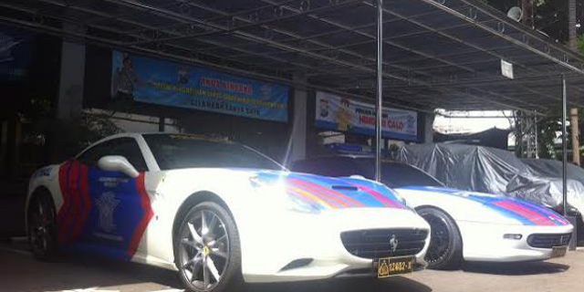 Wow, Polda Jatim Punya Dua Mobil Patwal Ferrari