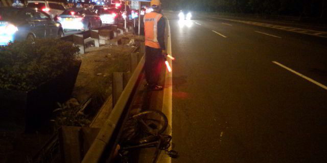 Terobos Tol Kapuk Malam Hari, Pesepeda Tewas Jadi Korban Tabrak Lari