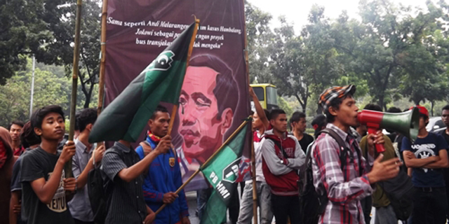 Ratusan Mahasiswa Bandung Desak Jokowi Mundur