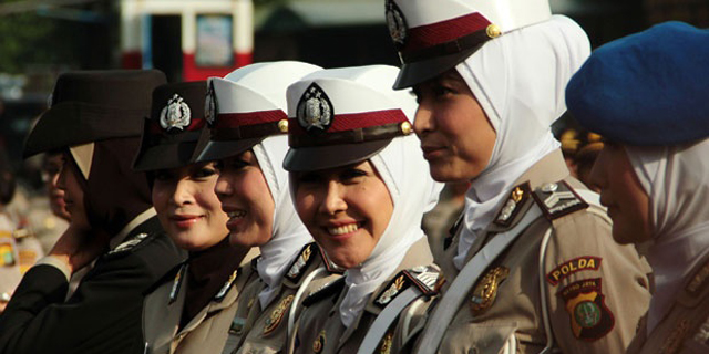 Polri Perbolehkan Polwan Berjilbab Dalam Bertugas