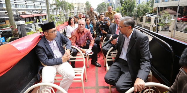 Ridwan Kamil Dan Dubes Inggris Gagas Laga Persib Vs Liverpool