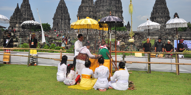 Presiden Jokowi Hadiri Perayaan Nyepi di Candi Prambanan