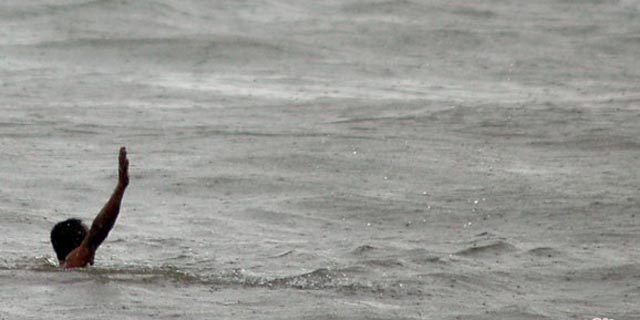 Kisah Perjuangan ABK Kapal Berenang 5 Jam Setelah Jatuh Ke Laut