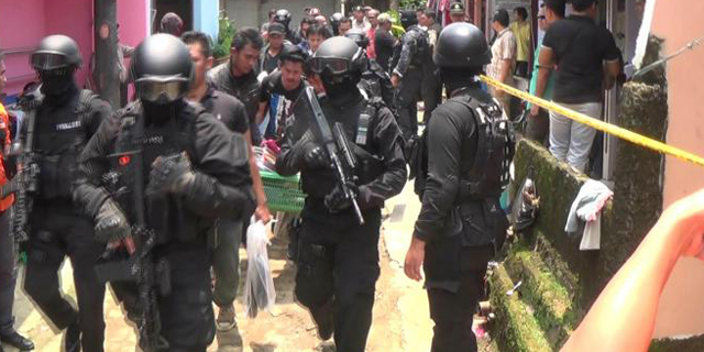 Rumah Terduga ISIS di Kebon Jeruk Digerebek Densus 88