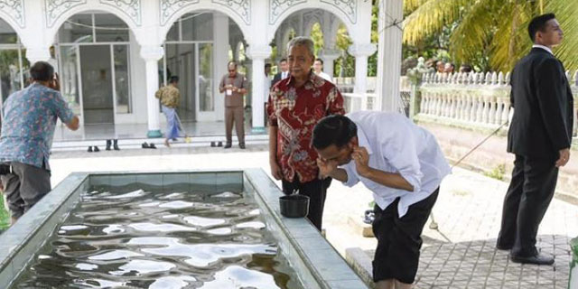 Jokowi Jadi Imam Shalat Dzuhur, Warga Aceh Seolah Tak Percaya