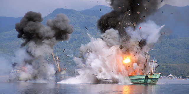 Hari Ini TNI Tenggelamkan 35 Kapal Asing!