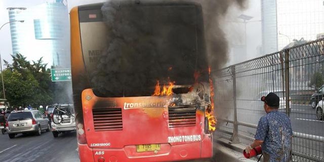 Penyebab Terbakarnya Transjakarta di Pancoran Diduga Korsleting
