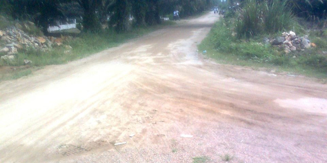 Mangkrak, Jalan di Madina Masih Berupa Pasir
