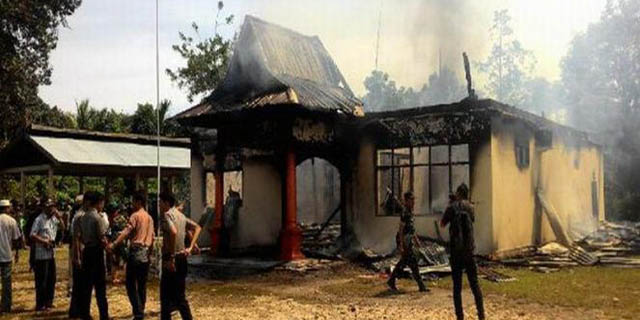 Dipicu Penangkapan Bandar Narkoba, Kantor Polsek Dibakar Massa