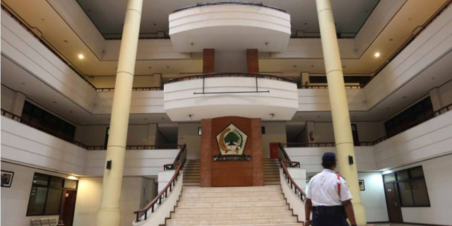 Pakai Tangga, Orang Tak Dikenal Berupaya Bakar Kantor DPP Golkar
