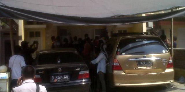 Ketika Siksa Lima Anaknya, Keluarga Ini Nyalakan Musik Keras