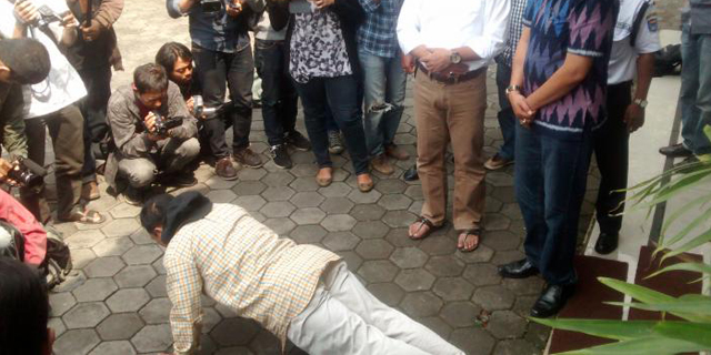Kisah Ridwan Kamil Menghukum ‘Ngepel’ Bagi Perusak Bangku