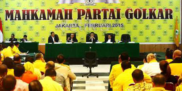 Situasi Memanas, Polisi Masuk Ruang Sidang Mahkamah Partai Golkar