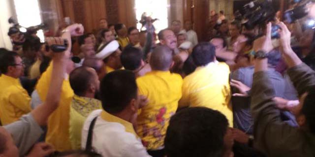 Nyaris Ricuh, Kubu Ical Bubarkan Pertemuan Golkar Kubu Agung