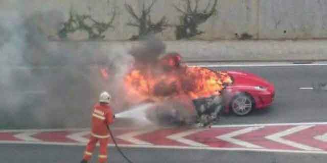 Bikin Heboh, Ferrari F430 Terbakar Tanpa Sebab yang Jelas