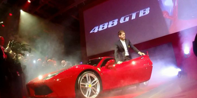 Sebastian Vettel “Luncurkan” Ferrari 488 GTB