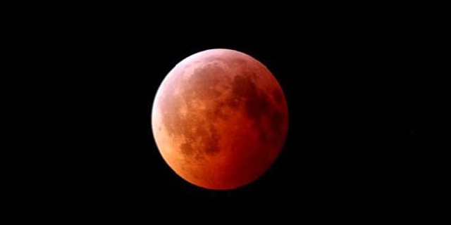 Gagal Saksikan Gerhana ‘Blood Moon’, Masyarakat Kecewa
