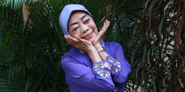 “RIPMpokNori” Berisi Sanjungan, “#RIPFarhatAbbas” Berupa Hujatan