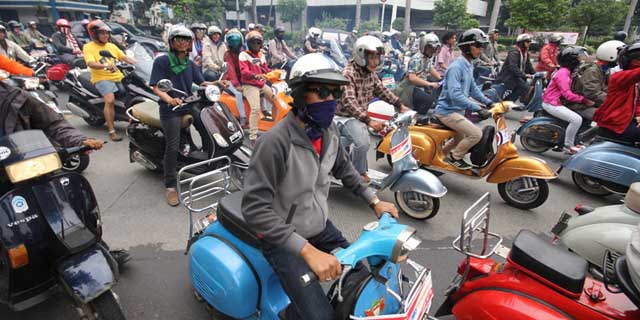 Akhir Pekan Ini, Ribuan Pengguna Vespa Penuhi Jalan Jakarta