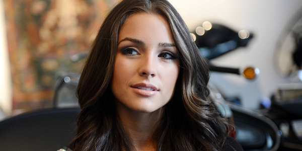 Duh, Olivia Culpo Lupa Bawa Mahkota Miss Universe