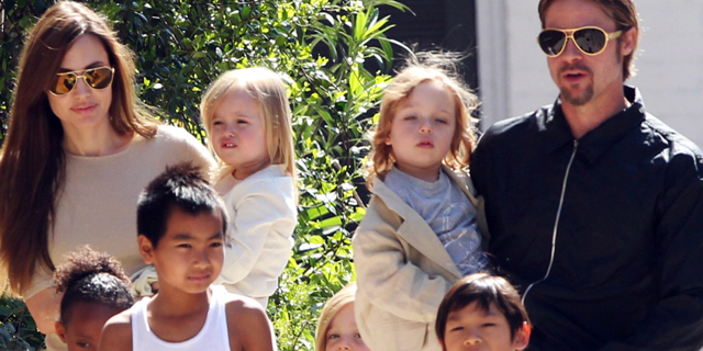 Angelina Jolie dan Brad Pitt Adopsi Anak Lagi