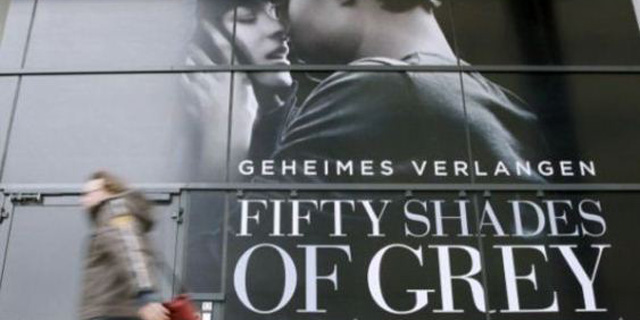 Dakota Johnson Merasa Aneh Melihat Dirinya di Film Fifty Shades of Gray