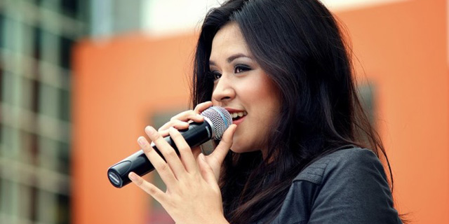 Raisa Tebar Daya Pikat dan Pesan Damai di Peluncuran ISL