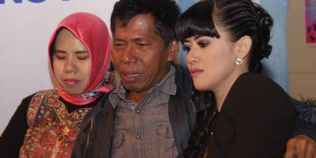 Gelar Jumpa Pers, Kiwil Nangis Minta Maaf ke Dua Istrinya