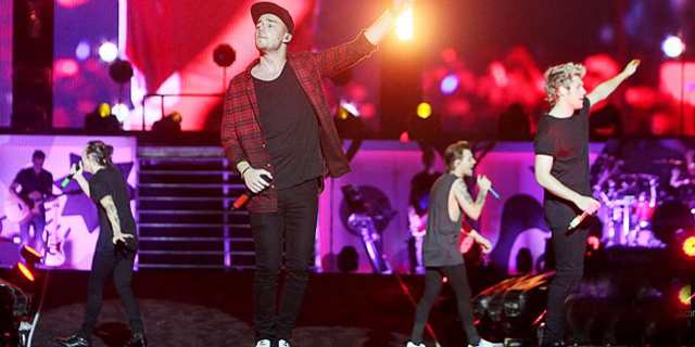 Tanpa Zayn, One Direction Puaskan Puluhan Ribu Penonton