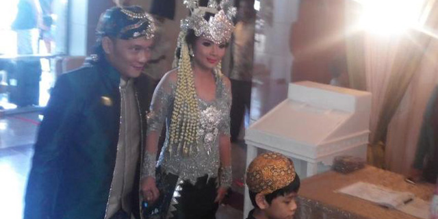 Iwa K Akhirnya Resmi Nikahi Gadis 20 Tahun Lebih Muda