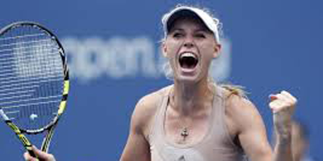 Caroline Wozniacki Senang Jadi Model Pakaian Renang