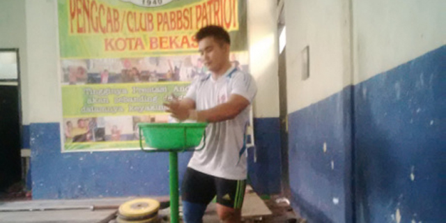 Menpora Terharu Melihat Latihan Atlet Lifter Di Gedung Rusak