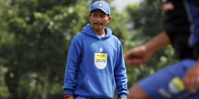 Takluk 0-1 Dari Persebaya, Pelatih Persib Ngaku Biasa Saja